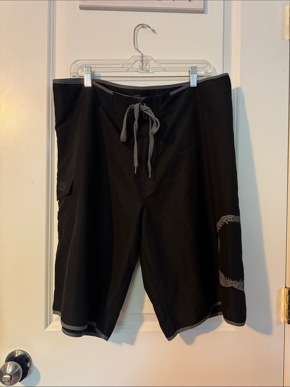 Blacktip bones board shorts XL black gray shark jaw men’s swim shorts